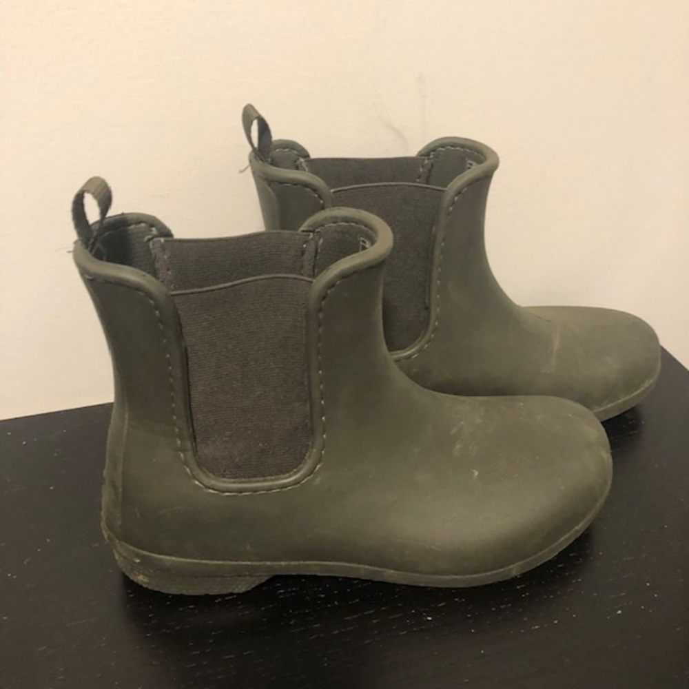 Crocs size 6 ankle boots